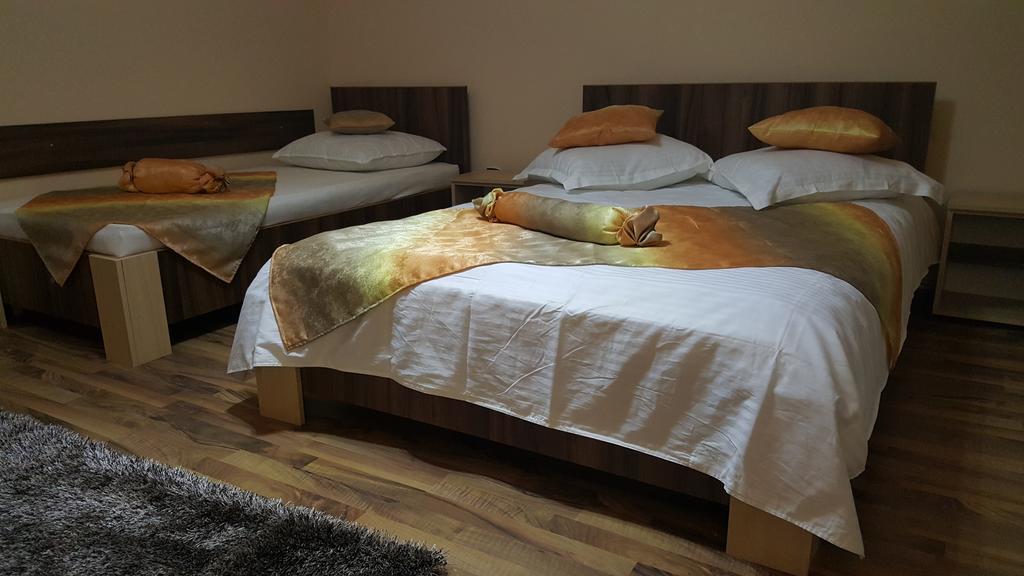 Casa Alex Hotel Târgu Jiu Стая снимка