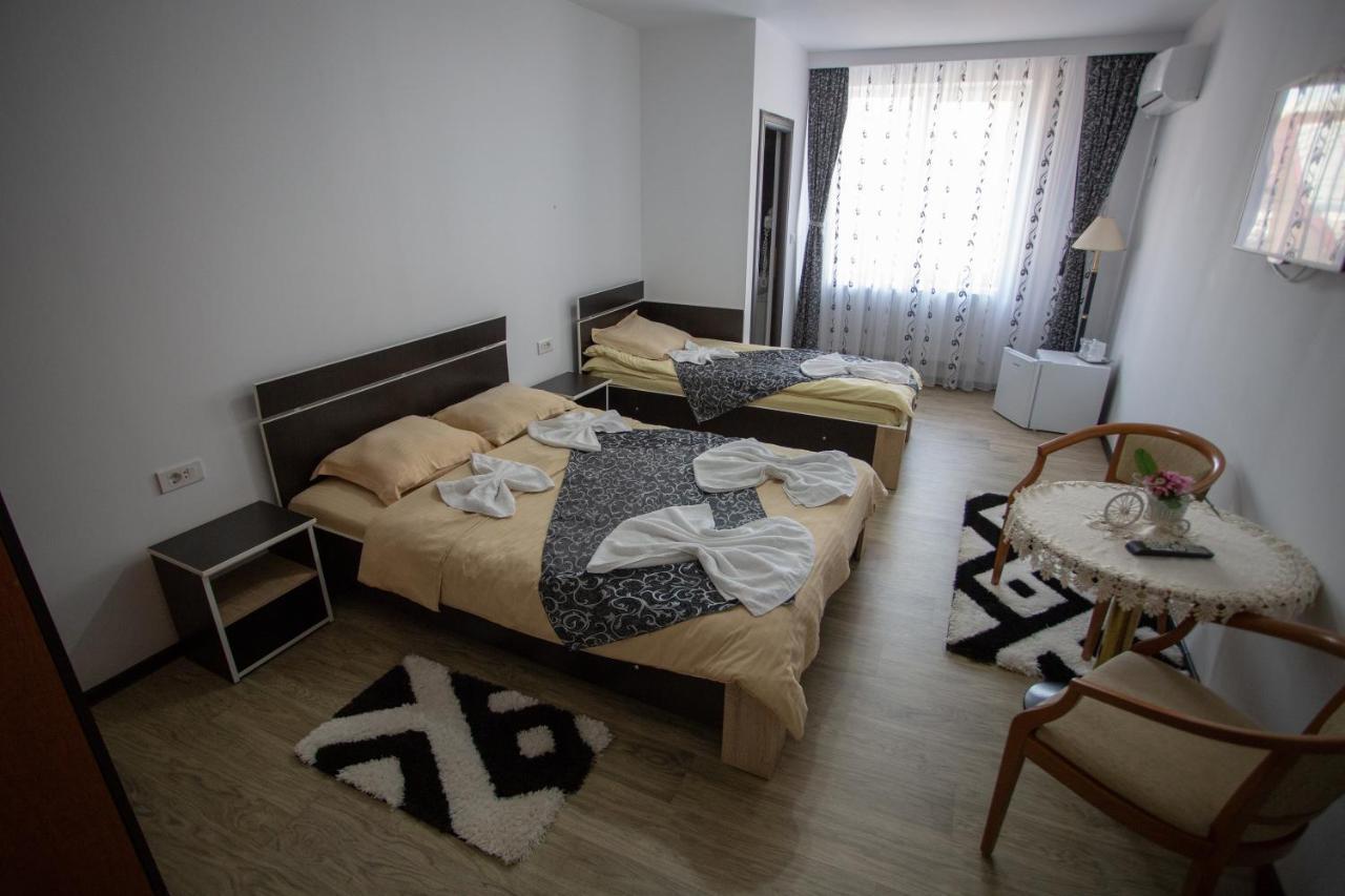 Casa Alex Hotel Târgu Jiu Екстериор снимка
