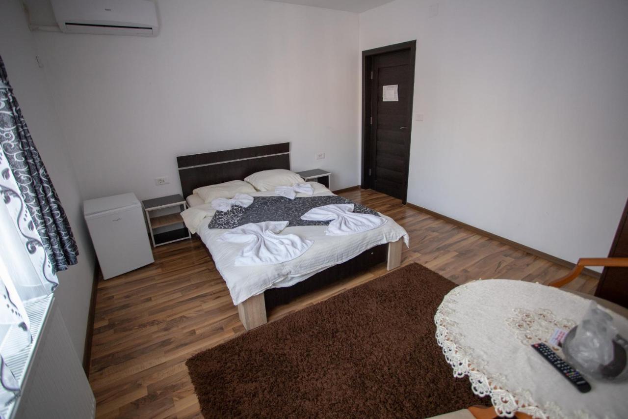 Casa Alex Hotel Târgu Jiu Екстериор снимка