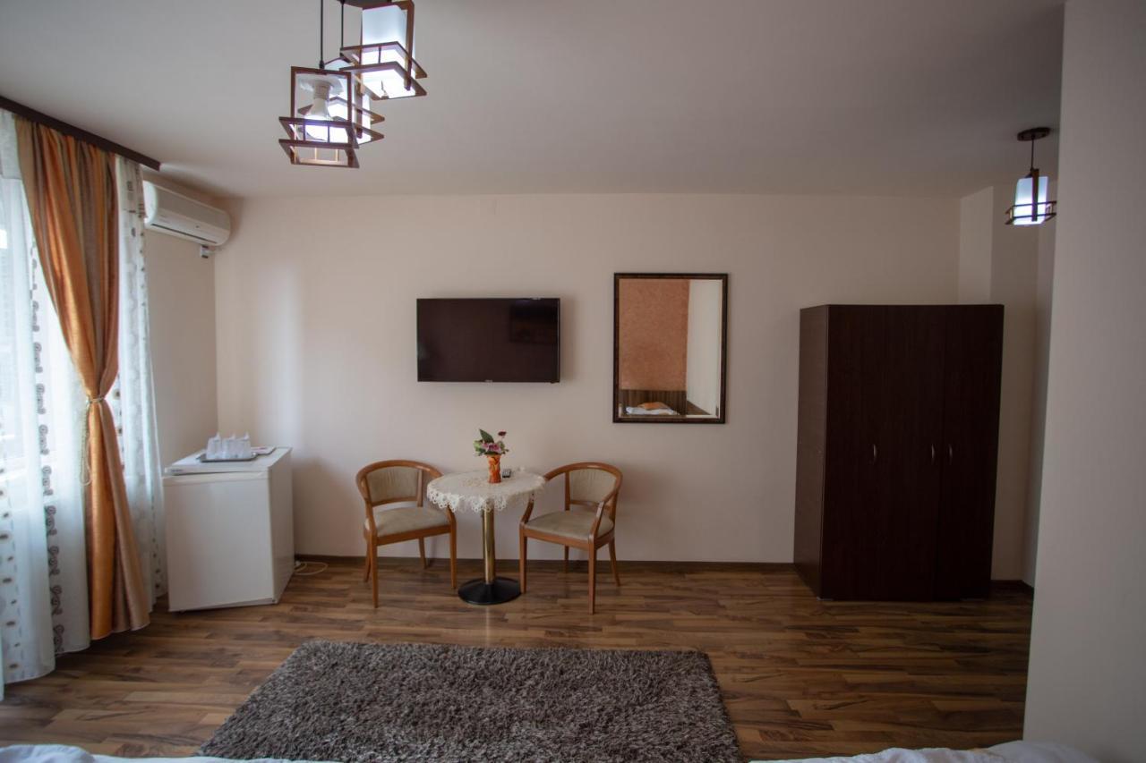 Casa Alex Hotel Târgu Jiu Екстериор снимка
