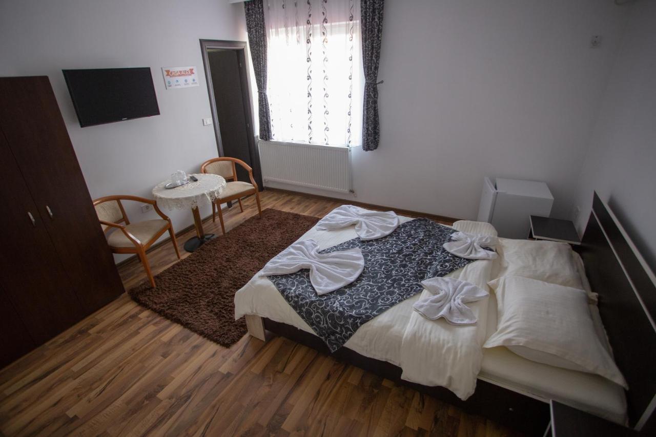 Casa Alex Hotel Târgu Jiu Екстериор снимка
