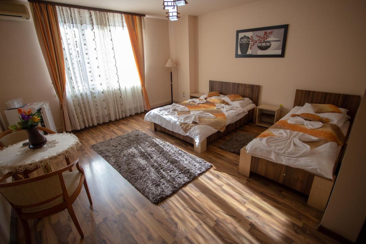 Casa Alex Hotel Târgu Jiu Екстериор снимка
