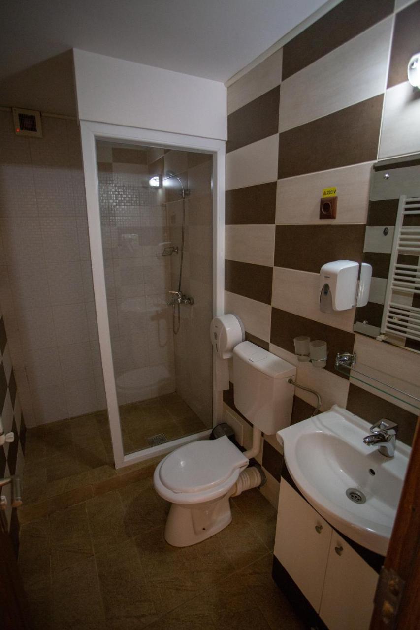 Casa Alex Hotel Târgu Jiu Екстериор снимка
